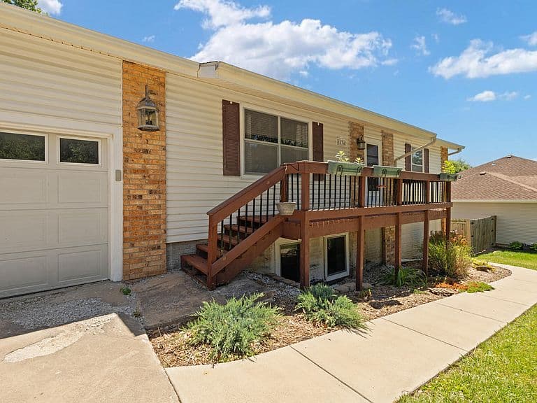 Listing photo 2