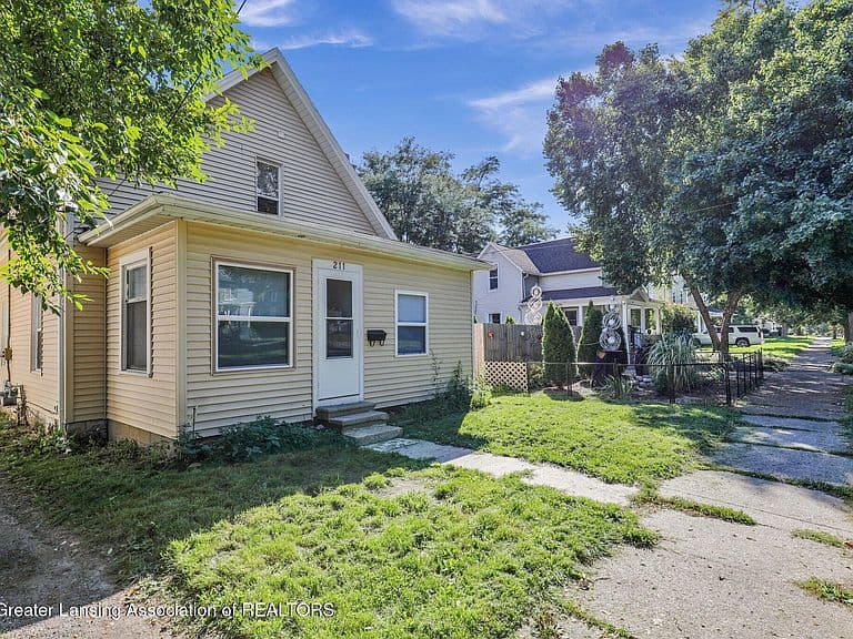 Listing photo 2
