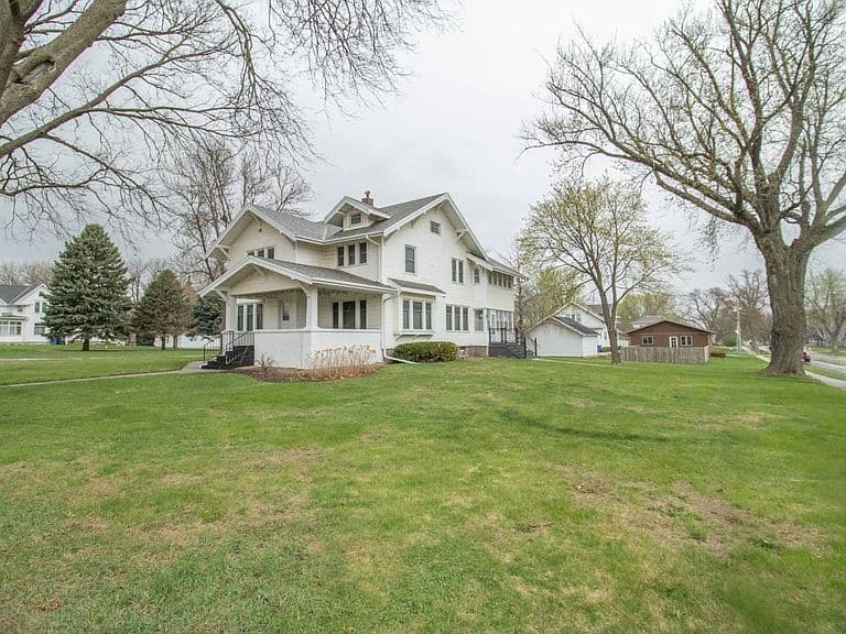 Listing photo 3