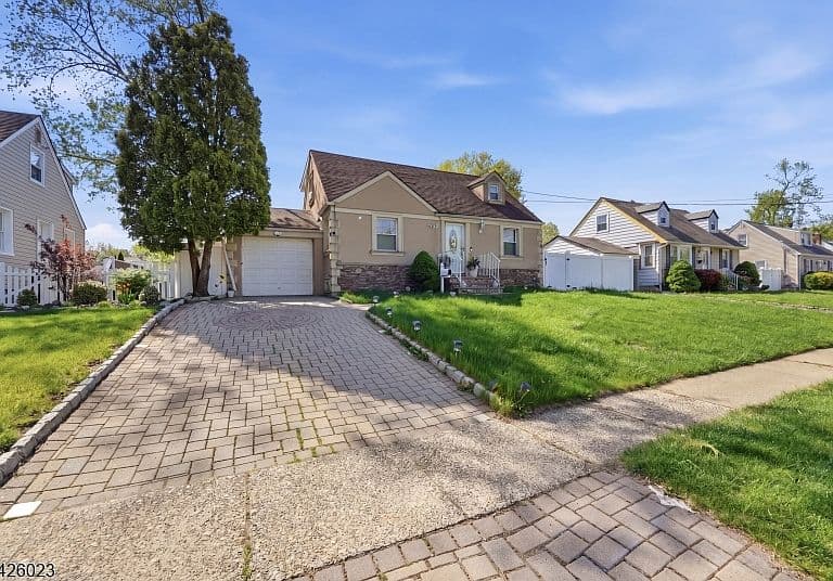 Listing photo 2