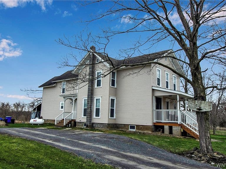 Listing photo 3
