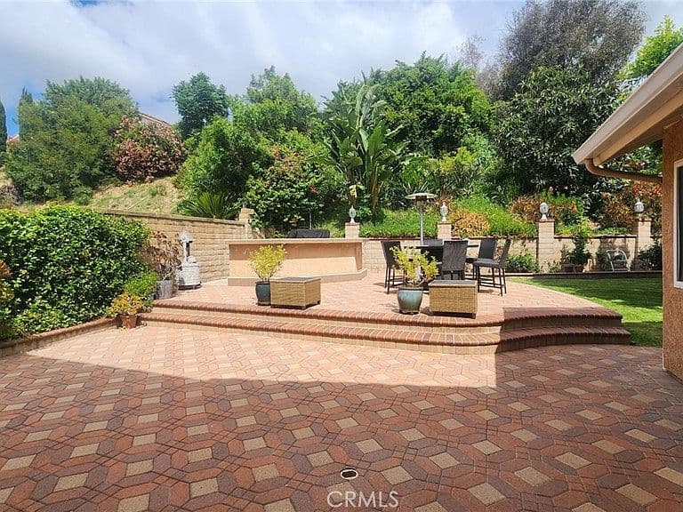 Listing photo 5