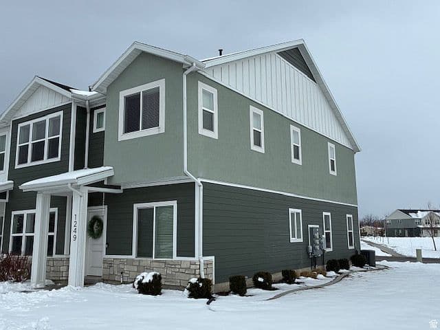 Listing photo 2