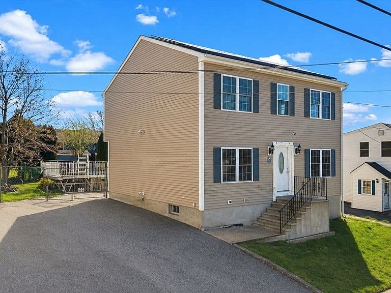 Listing photo 2