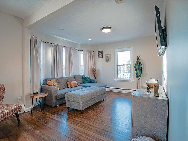 Listing photo 4