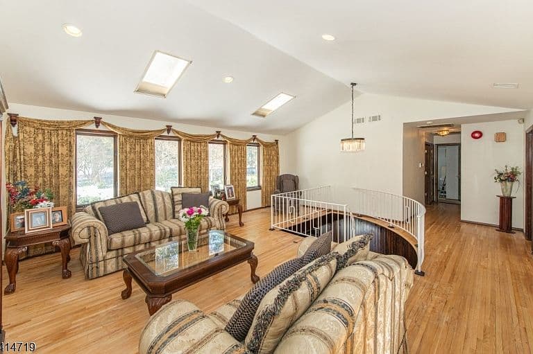 Listing photo 5