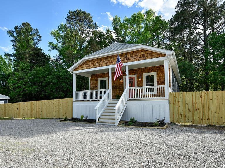 Listing photo 2