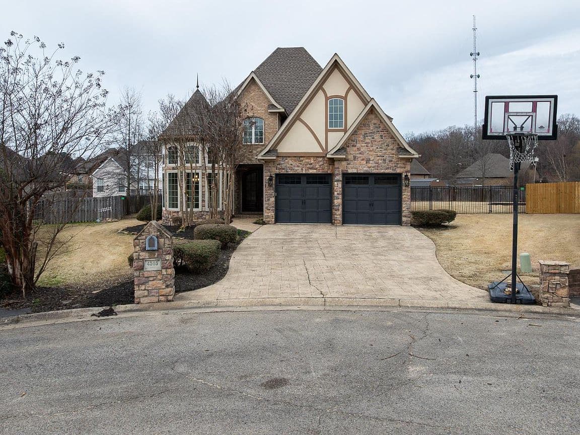 Primary listing photo