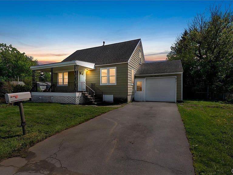 Listing photo 2