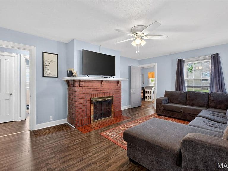 Listing photo 3