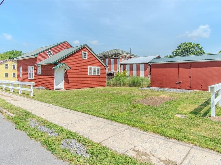 Listing photo 3