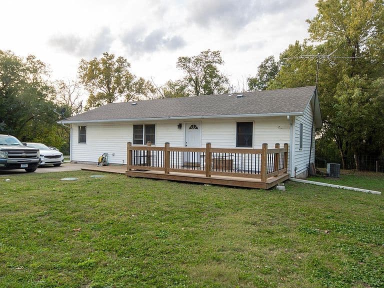 Listing photo 4