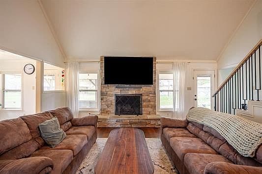 Listing photo 2