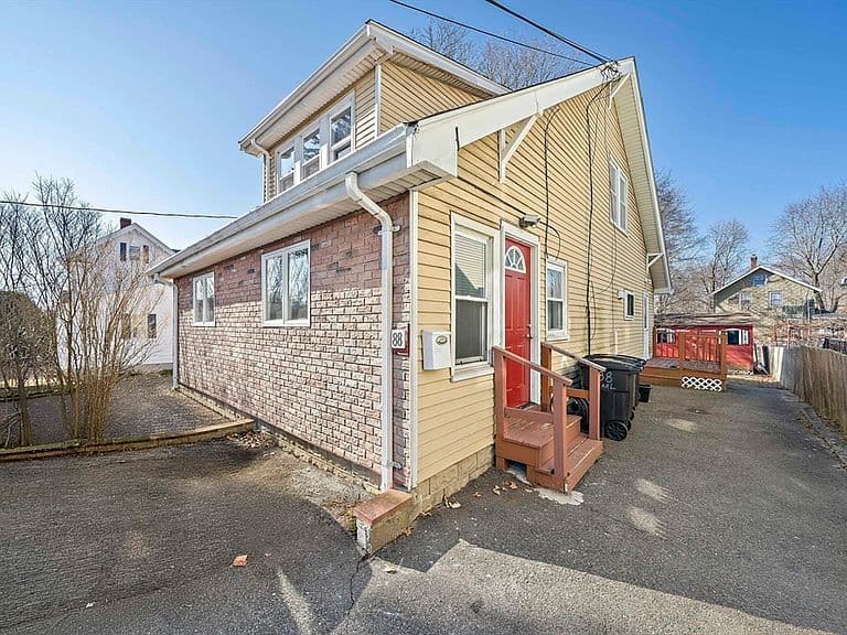 Listing photo 2