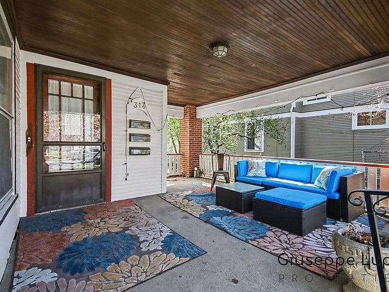 Listing photo 2