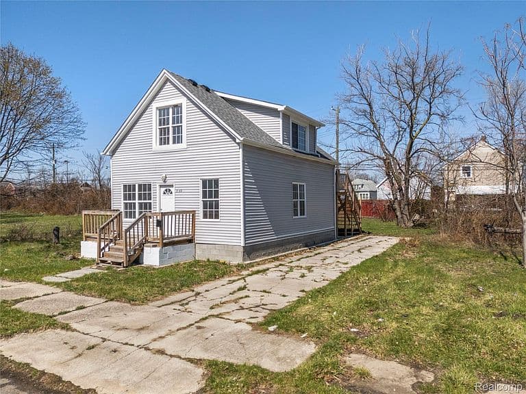 Listing photo 2