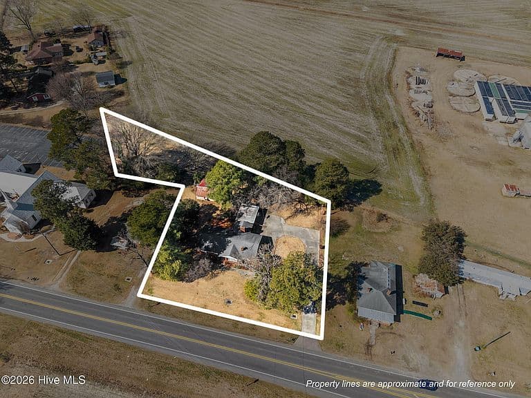 Listing photo 3
