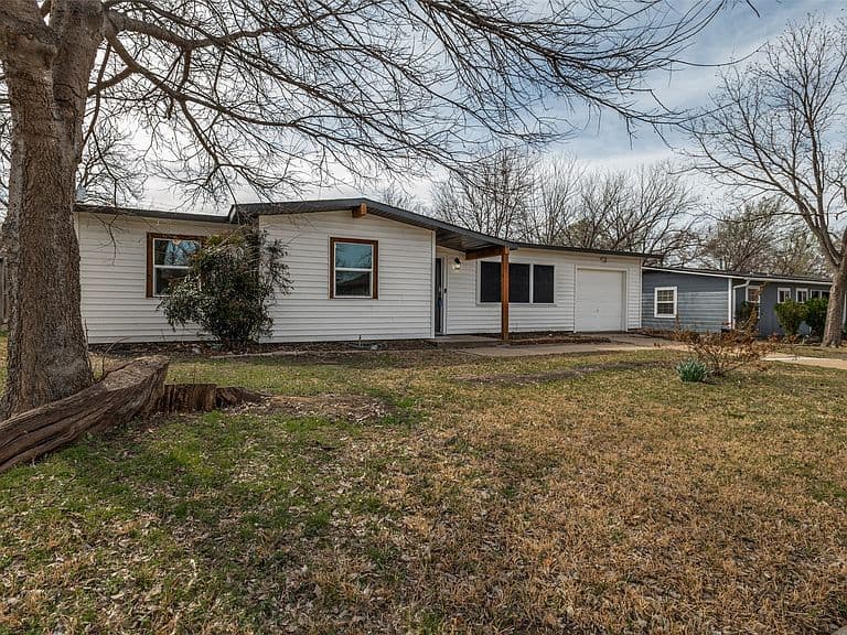 Listing photo 2