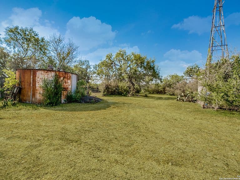 Listing photo 5