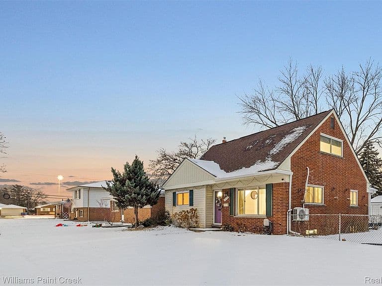 Listing photo 2