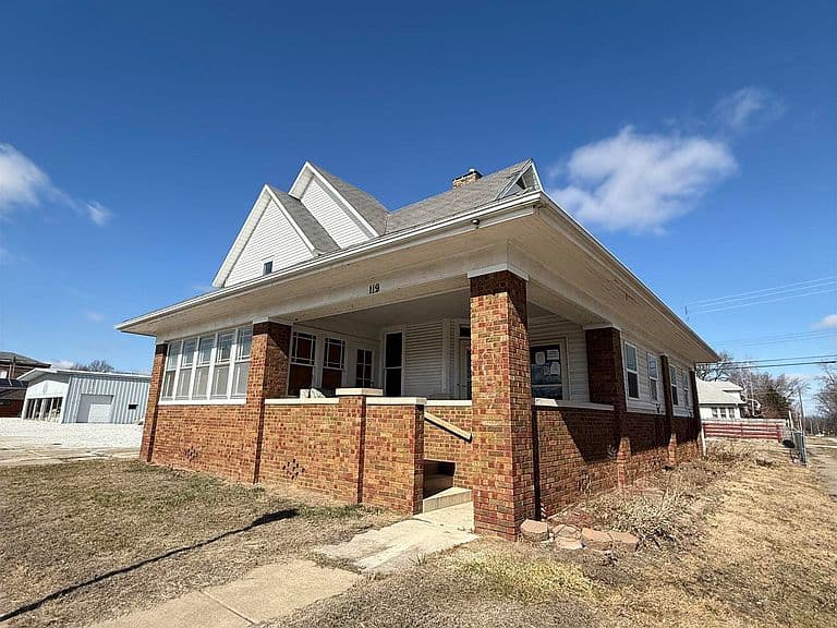 Listing photo 2