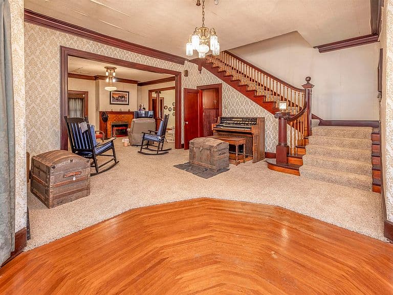 Listing photo 3