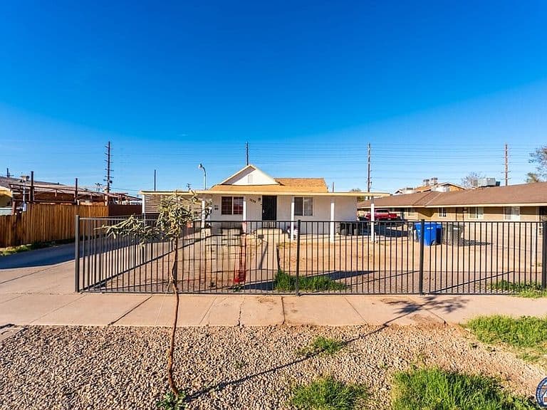 Listing photo 3