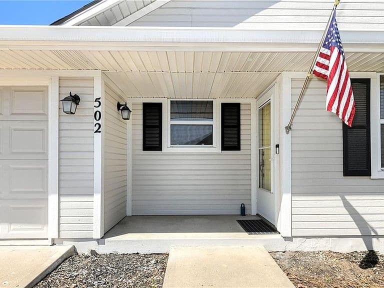 Listing photo 3