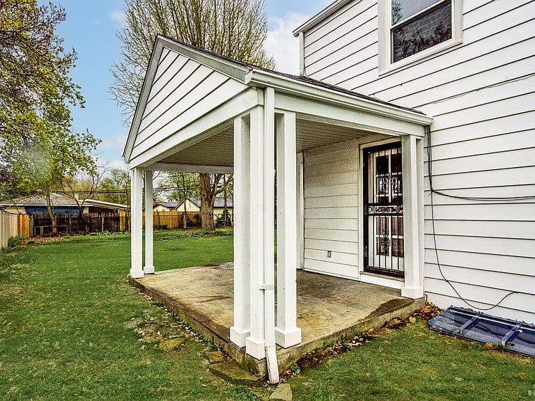 Listing photo 4