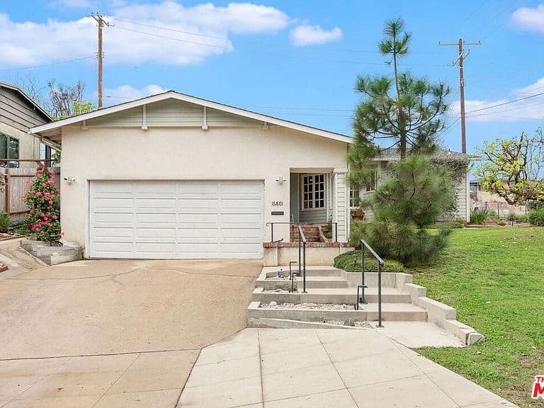 Listing photo 2