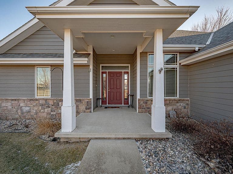 Listing photo 2