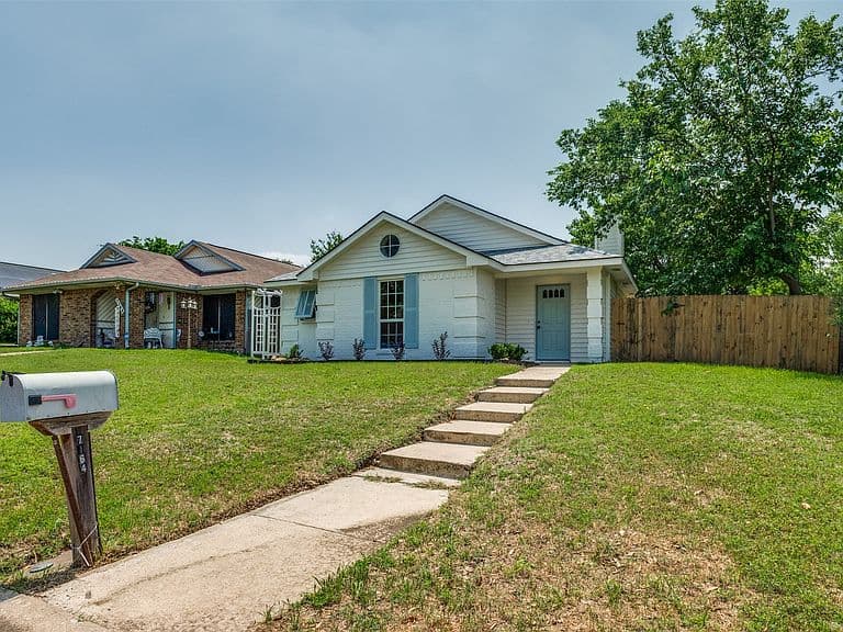 Listing photo 2