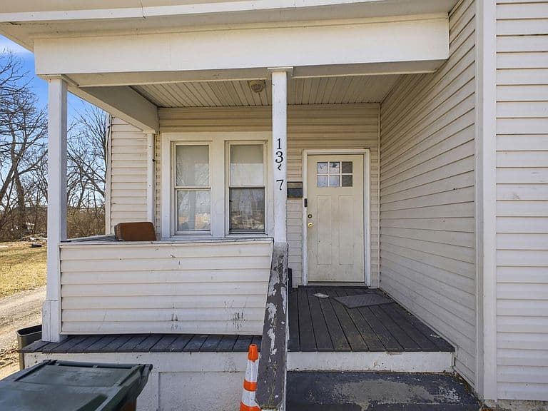 Listing photo 2