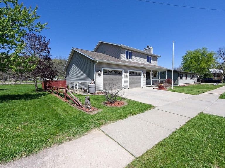 Listing photo 3