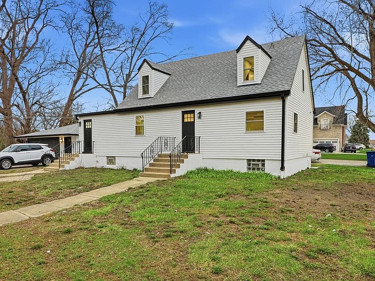 Listing photo 2