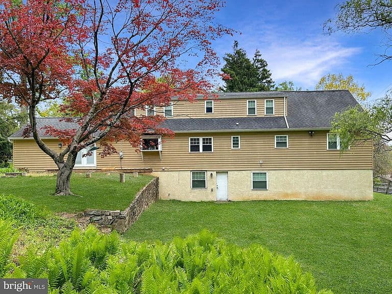 Listing photo 5