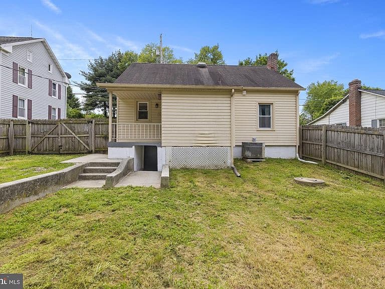 Listing photo 4