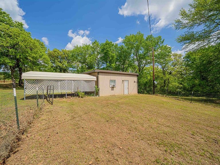 Listing photo 4