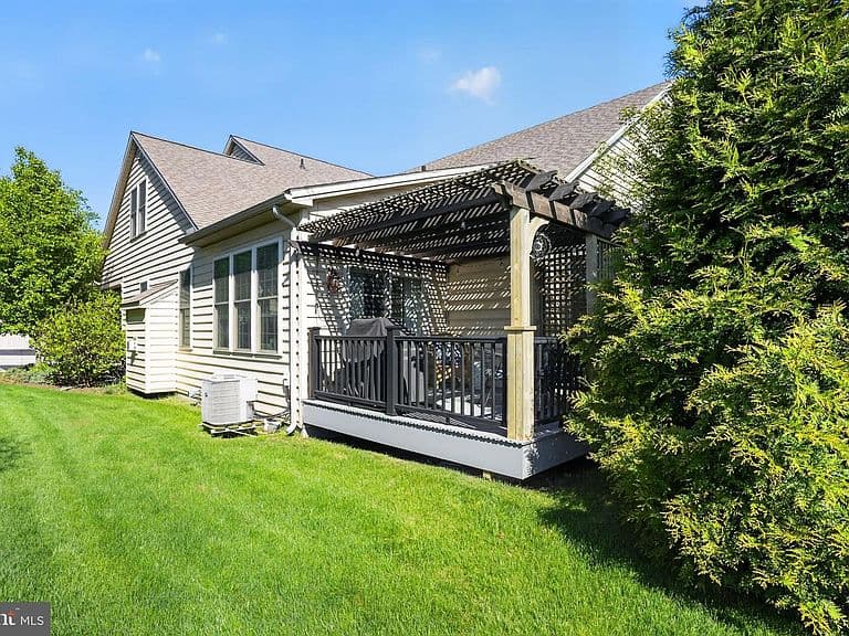 Listing photo 5