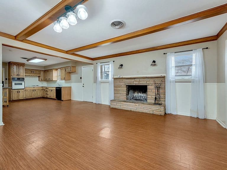 Listing photo 3