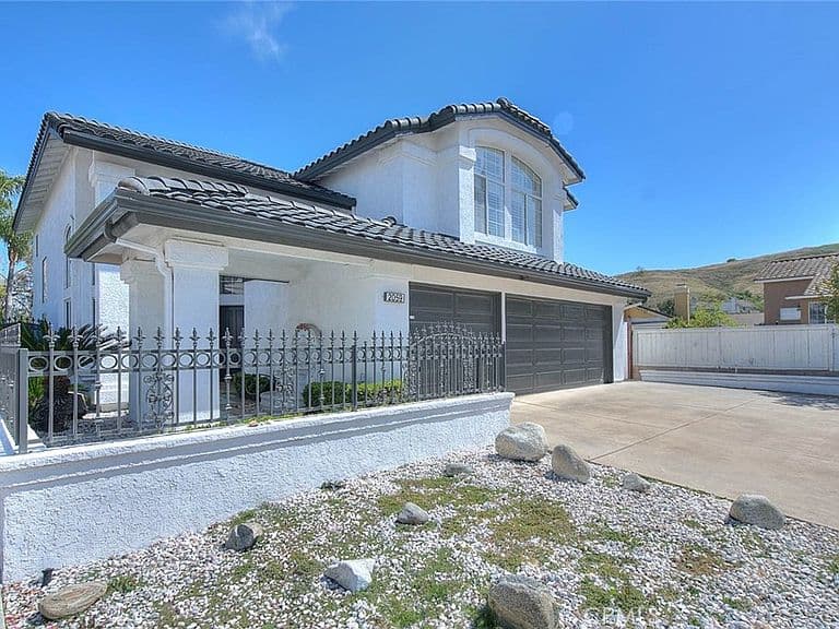 Listing photo 2