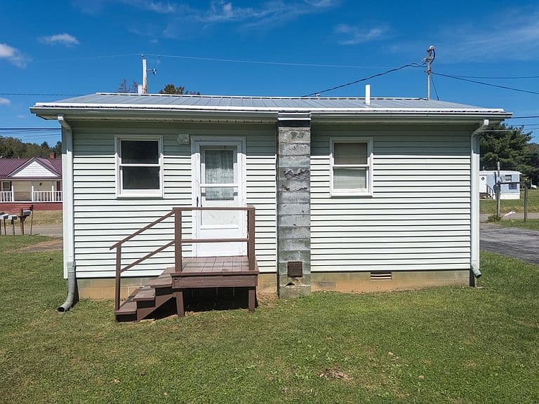 Listing photo 3