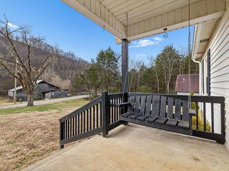 Listing photo 5