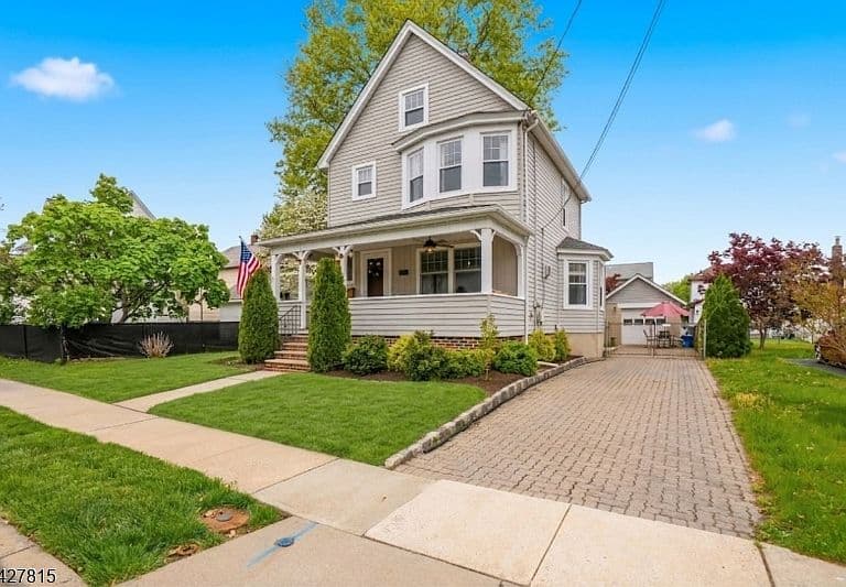 Listing photo 2