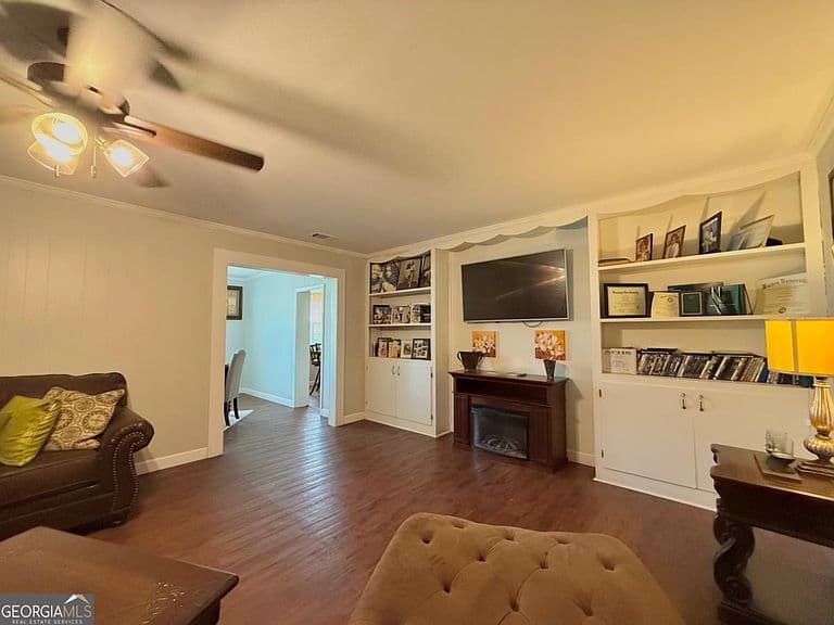 Listing photo 5