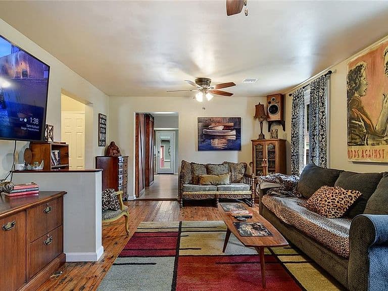 Listing photo 3