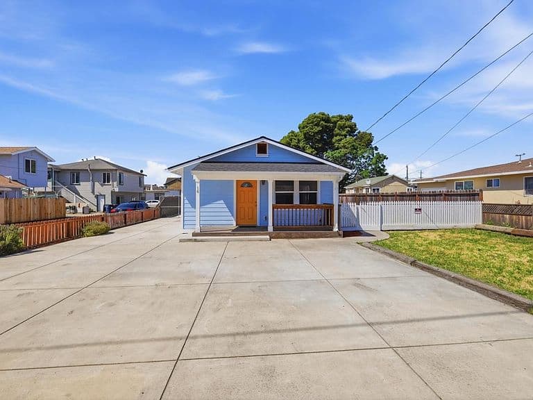 Listing photo 3