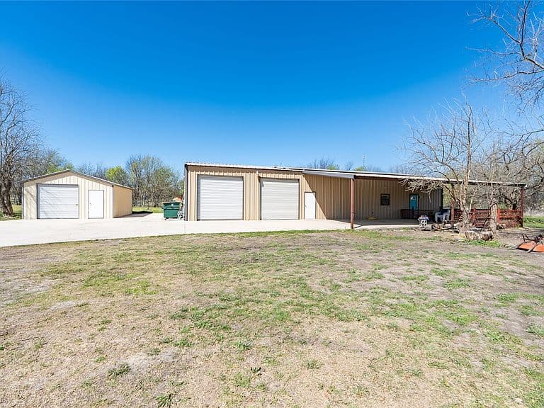 Listing photo 4