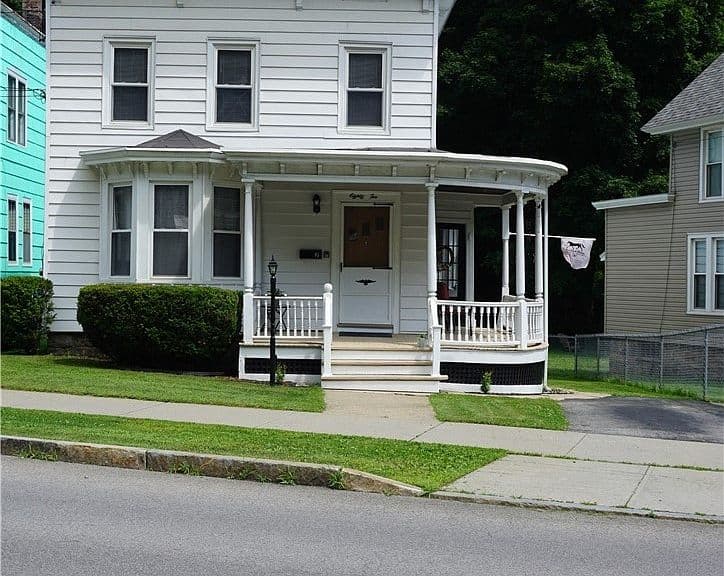 Listing photo 2