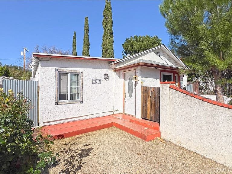 Listing photo 3